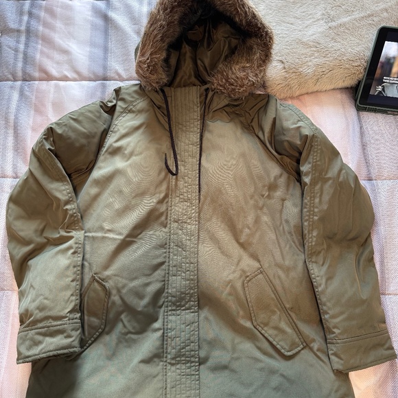 Old Navy Women’s Winter Coat - Picture 1 of 2